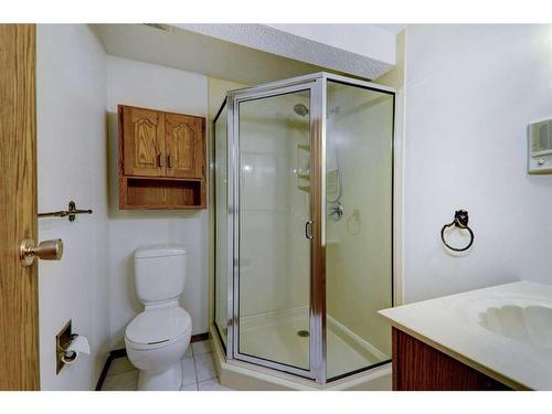 223 Silvercreek Drive Nw, Calgary, AB - Indoor Photo Showing Bathroom