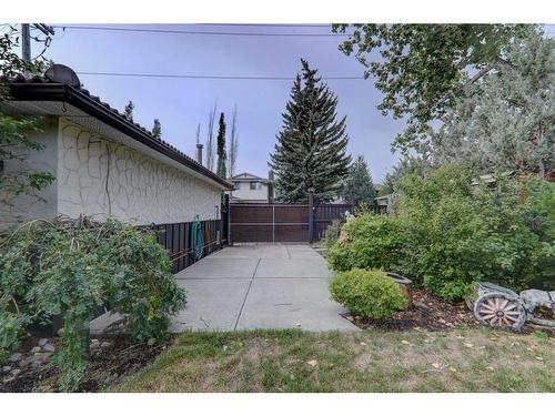 223 Silvercreek Drive Nw, Calgary, AB - Outdoor