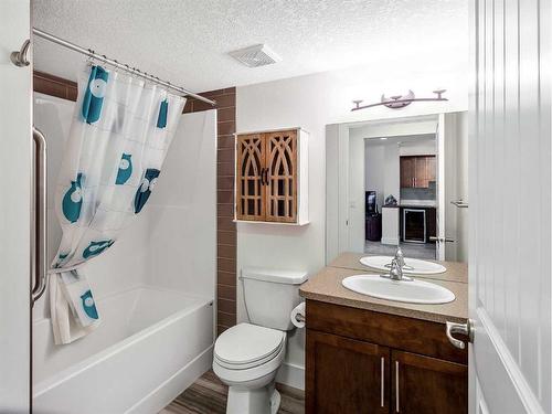 44 Legacy Court Se, Calgary, AB - Indoor Photo Showing Bathroom