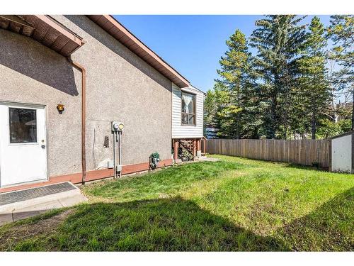 456 Whitehill Place Ne, Calgary, AB - Outdoor