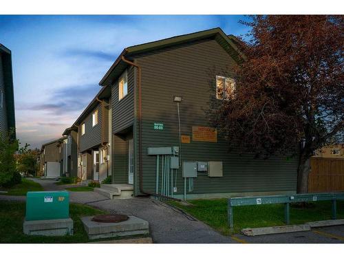 87-2511 38 Street Ne, Calgary, AB - Outdoor