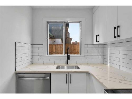 87-2511 38 Street Ne, Calgary, AB - Indoor Photo Showing Kitchen