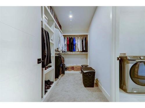 84 Southampton Drive Sw, Calgary, AB - Indoor Photo Showing Laundry Room