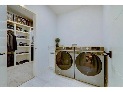 84 Southampton Drive Sw, Calgary, AB - Indoor Photo Showing Laundry Room