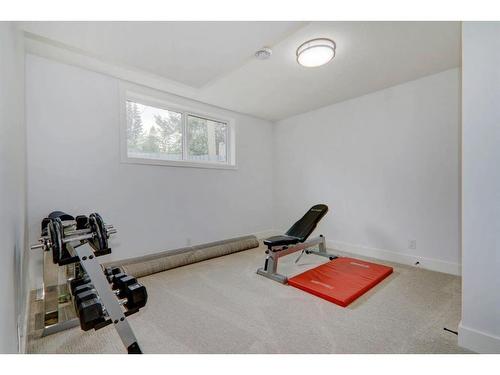 84 Southampton Drive Sw, Calgary, AB - Indoor Photo Showing Gym Room