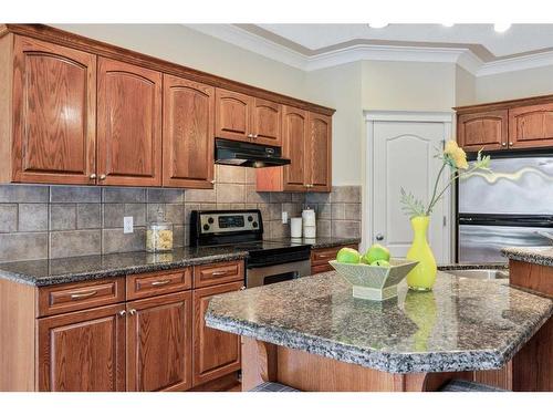 4613 Hamptons Way Nw, Calgary, AB - Indoor Photo Showing Kitchen