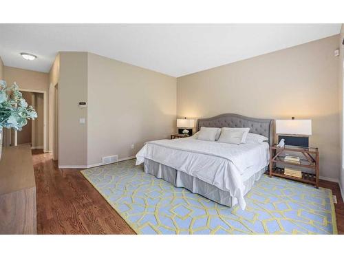 4613 Hamptons Way Nw, Calgary, AB - Indoor Photo Showing Bedroom