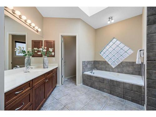 4613 Hamptons Way Nw, Calgary, AB - Indoor Photo Showing Bathroom