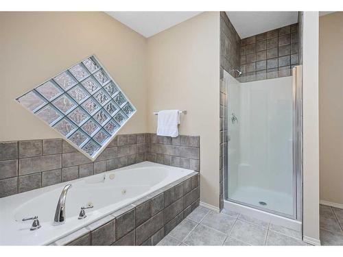 4613 Hamptons Way Nw, Calgary, AB - Indoor Photo Showing Bathroom