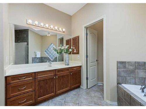 4613 Hamptons Way Nw, Calgary, AB - Indoor Photo Showing Bathroom