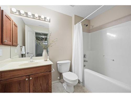 4613 Hamptons Way Nw, Calgary, AB - Indoor Photo Showing Bathroom