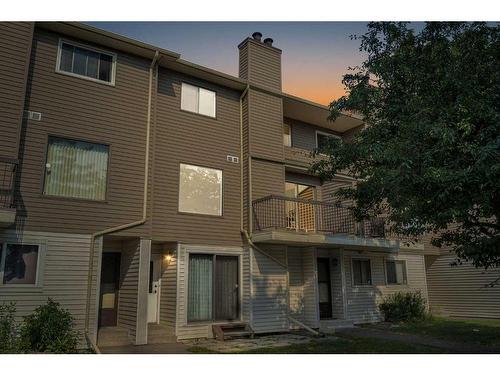 11-2519 38 Street Ne, Calgary, AB - Outdoor With Balcony