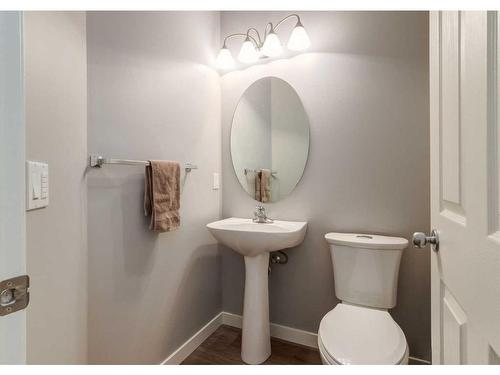 137 Everglen Grove Sw, Calgary, AB - Indoor Photo Showing Bathroom