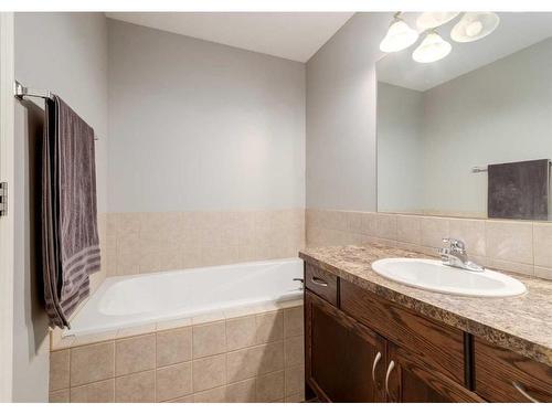 137 Everglen Grove Sw, Calgary, AB - Indoor Photo Showing Bathroom