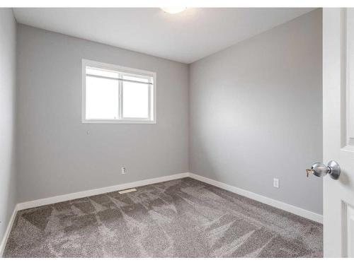 137 Everglen Grove Sw, Calgary, AB - Indoor Photo Showing Other Room