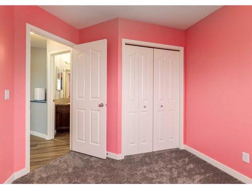 137 Everglen Grove Sw, Calgary, AB - Indoor Photo Showing Bedroom