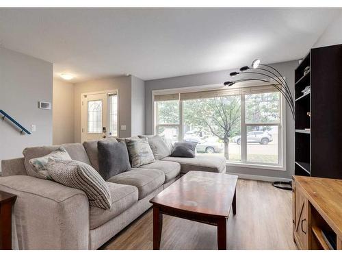 137 Everglen Grove Sw, Calgary, AB - Indoor Photo Showing Living Room