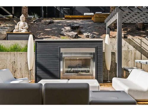 2124 9 Avenue Nw, Calgary, AB - Indoor Photo Showing Living Room With Fireplace