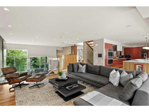 2124 9 Avenue Nw, Calgary, AB - Indoor Photo Showing Living Room