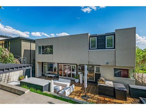 2124 9 Avenue Nw, Calgary, AB - Outdoor