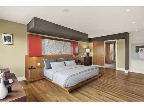 2124 9 Avenue Nw, Calgary, AB - Indoor Photo Showing Bedroom