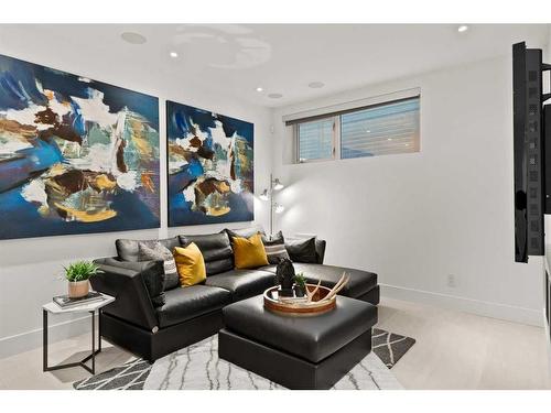 2124 9 Avenue Nw, Calgary, AB - Indoor Photo Showing Living Room