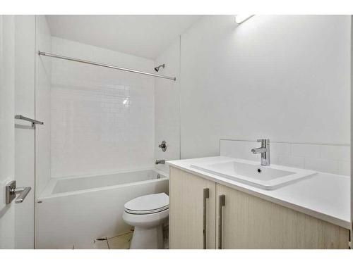 237 Creekside Drive Sw, Calgary, AB - Indoor Photo Showing Bathroom