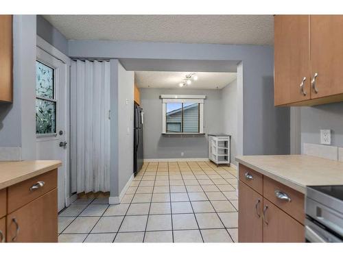 104 Falconridge Close Ne, Calgary, AB - Indoor Photo Showing Kitchen