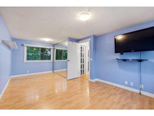 104 Falconridge Close Ne, Calgary, AB - Indoor Photo Showing Other Room