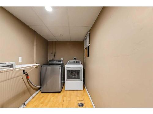 104 Falconridge Close Ne, Calgary, AB - Indoor Photo Showing Laundry Room