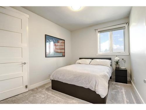 65 Walden Square Se, Calgary, AB - Indoor Photo Showing Bedroom