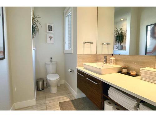 65 Walden Square Se, Calgary, AB - Indoor Photo Showing Bathroom