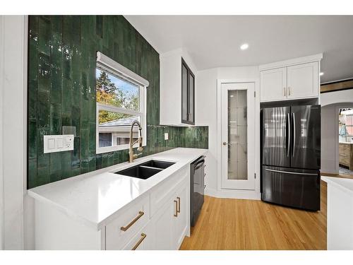 1725 28 Street Sw, Calgary, AB - Indoor Photo Showing Kitchen With Double Sink With Upgraded Kitchen