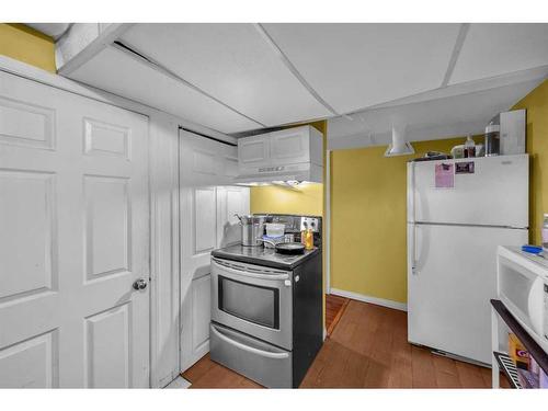 215 Rundlecairn Road Ne, Calgary, AB - Indoor Photo Showing Kitchen