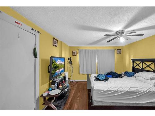 215 Rundlecairn Road Ne, Calgary, AB - Indoor Photo Showing Bedroom