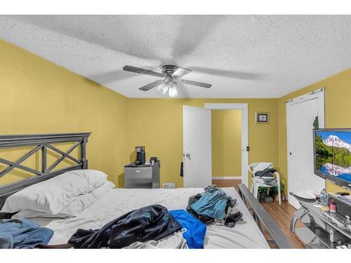 215 Rundlecairn Road Ne, Calgary, AB - Indoor Photo Showing Bedroom