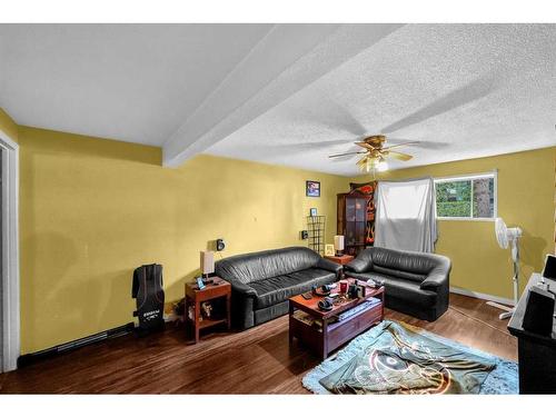 215 Rundlecairn Road Ne, Calgary, AB - Indoor Photo Showing Living Room