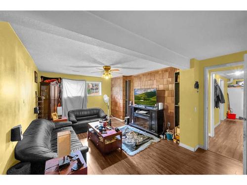 215 Rundlecairn Road Ne, Calgary, AB - Indoor Photo Showing Living Room