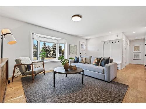 24 Westover Drive Sw, Calgary, AB - Indoor Photo Showing Living Room