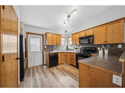 276 Jenner Crescent, Red Deer, AB - Indoor Photo Showing Kitchen