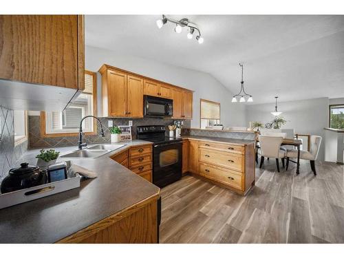 276 Jenner Crescent, Red Deer, AB - Indoor Photo Showing Kitchen With Double Sink