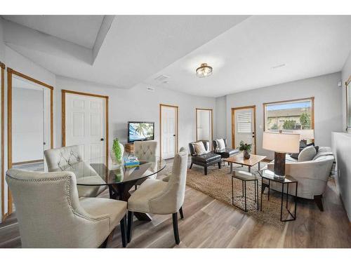 276 Jenner Crescent, Red Deer, AB - Indoor Photo Showing Living Room