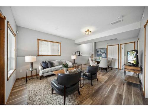 276 Jenner Crescent, Red Deer, AB - Indoor Photo Showing Living Room