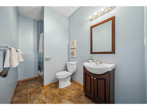 276 Jenner Crescent, Red Deer, AB - Indoor Photo Showing Bathroom