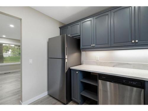 3252 33A Avenue Se, Calgary, AB - Indoor Photo Showing Kitchen