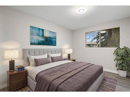 3252 33A Avenue Se, Calgary, AB - Indoor Photo Showing Bedroom