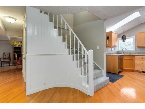 106 16 Street Nw, Calgary, AB - Indoor