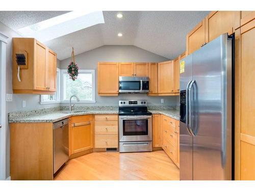 106 16 Street Nw, Calgary, AB - Indoor Photo Showing Kitchen With Stainless Steel Kitchen