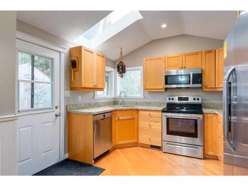 106 16 Street Nw, Calgary, AB - Indoor Photo Showing Kitchen With Stainless Steel Kitchen