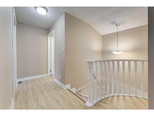 106 16 Street Nw, Calgary, AB - Indoor Photo Showing Other Room